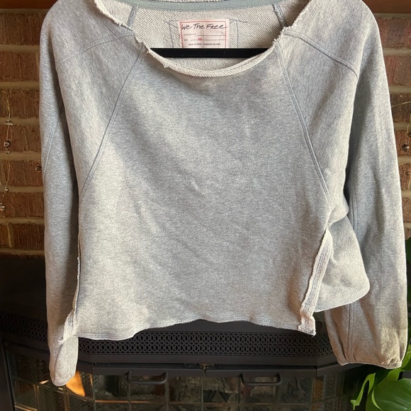 NWT We The Free Gray Raw Hem Cropped Sweatshirt, Sample Garment, Size XS - Picture 3 of 11
